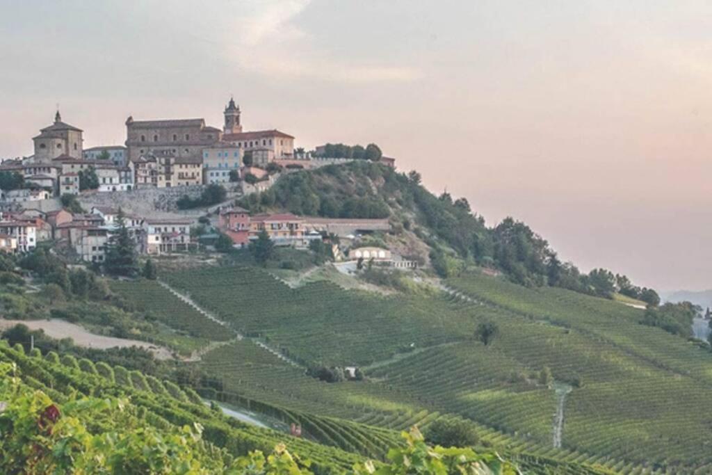 Ex Ostu Impero: vino, tartufo ed ospitalità La Morra Exterior foto